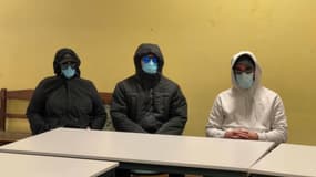 Trois des quatre employés licenciés pour avoir  avoir donné des sandwiches invendus à des sans-abri, lors d'une conférence de presse, le mardi 22 avril. 