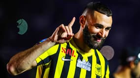 Karim Benzema lors de sa présentation au public d'Al Ittihad, juin 2023