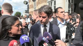 Le Premier ministre Gabriel Attal et la porte-parole du gouvernement Prisca Thevenot en déplacement de campagne le 4 juillet 2024 à Meudon.