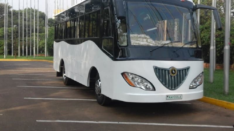 Ce bus fonctionnant grâce à l'énergie solaire possède une autonomie de 80 kilomètres. 