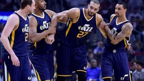 Rudy Gobert blessé et aidé par ses équipiers