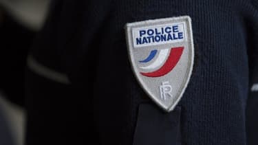 Un écusson de la police nationale.