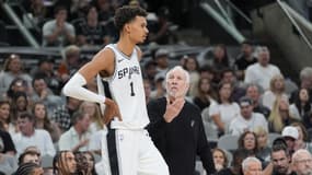 Victor Wembanyama et Gregg Popovich en octobre 2024.
