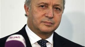 Le ministre français des Affaires étrangères Laurent Fabius a lancé samedi un appel à la constitution d'un gouvernement provisoire par l'opposition syrienne, alors que la bataille fait rage à Damas et ailleurs en Syrie entre insurgés et forces gouvernemen