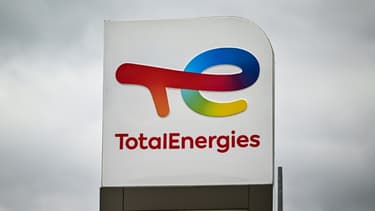 La multinationale pétrolière TotalEnergies est visée depuis décembre 2021 par une enquête pour "pratiques commerciales trompeuses" dans le domaine de l'environnement