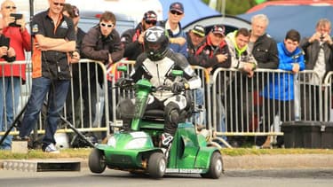 Un scooter de mobilité doté d'un moteur 600cc, juste de quoi battre un record du monde inutile quoique impressionnant.