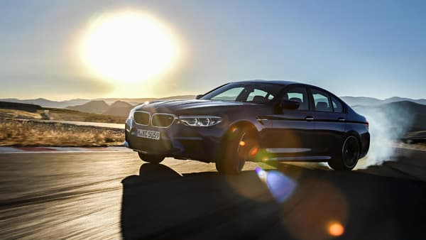 BMW promet moins de 3,5 secondes de 0 à 100km/h.