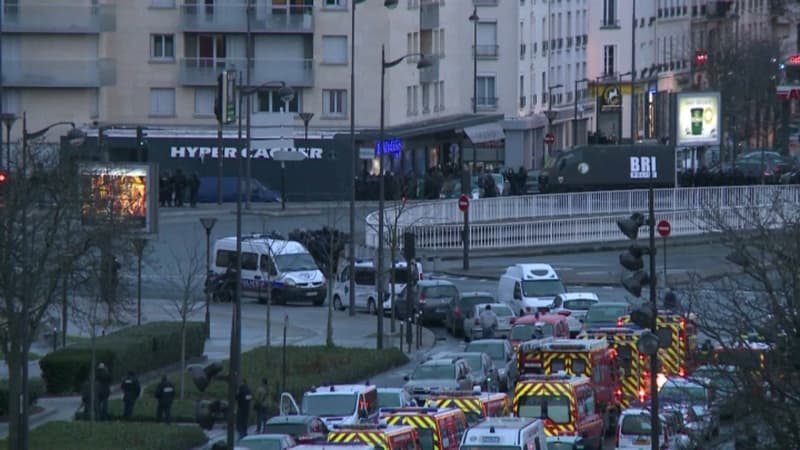 Le Raid a lancé l'assaut pour libérer les otages retenus dans le magasin Hyper Cacher, dans le XXe arrondissement de Paris, par le terroriste Amedy Coulibaly.