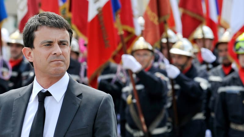 "Je ne permettrai pas que des femmes voilées entièrement, que des prières de rue, que des slogans hostiles à des pays alliés, à nos valeurs, puissent se faire entendre dans nos rues", a affirmé Manuel Valls ce dimanche.