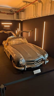  Cette Mercedes 300 SL Papillon s'envole aux enchères 