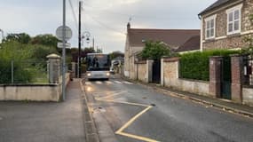 Un bus 22 circulant entre Boissy-sans-Avoir et Montfort-l'Amaury le 11 septembre 2024.