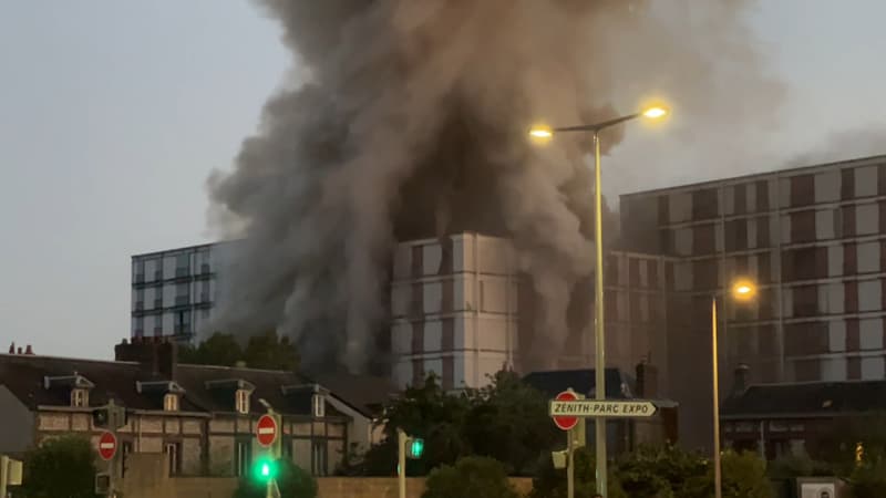 Deux immeubles "verre et acier" touchés par un incendie le 30 septembre 2023 à Rouen.