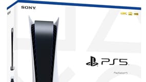 La boîte de la Playstation 5 avec le logo 8K