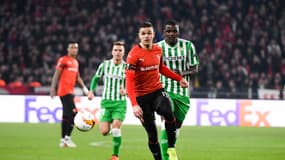 Hatem Ben Arfa devant William Carvalho, lors de Rennes-Betis le 14 février 2019