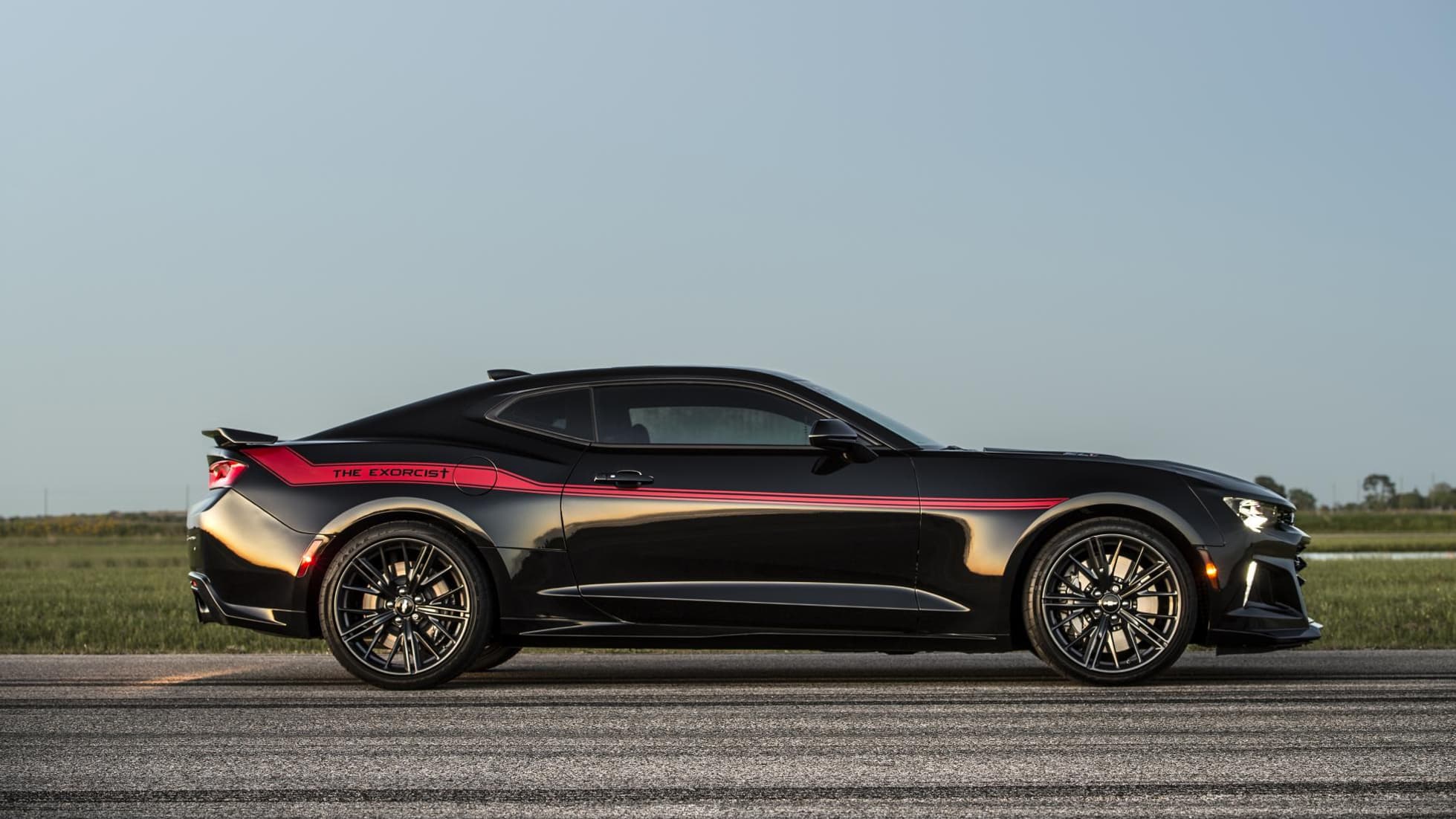 Plus de 1000 chevaux, c'est l'une des spécialités des ZL1 Hennessey. Le préparateur a déjà revu plusieurs fois la sportive. Plus de 1000 chevaux, c'est l'une des spécialités des ZL1 Hennessey. Le préparateur a déjà revu plusieurs fois la sportive.