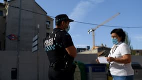Contrôle de police à Fuenlabrada, près de Madrid, le 22 septembre 2020 (PHOTO D'ILLUSTRATION).