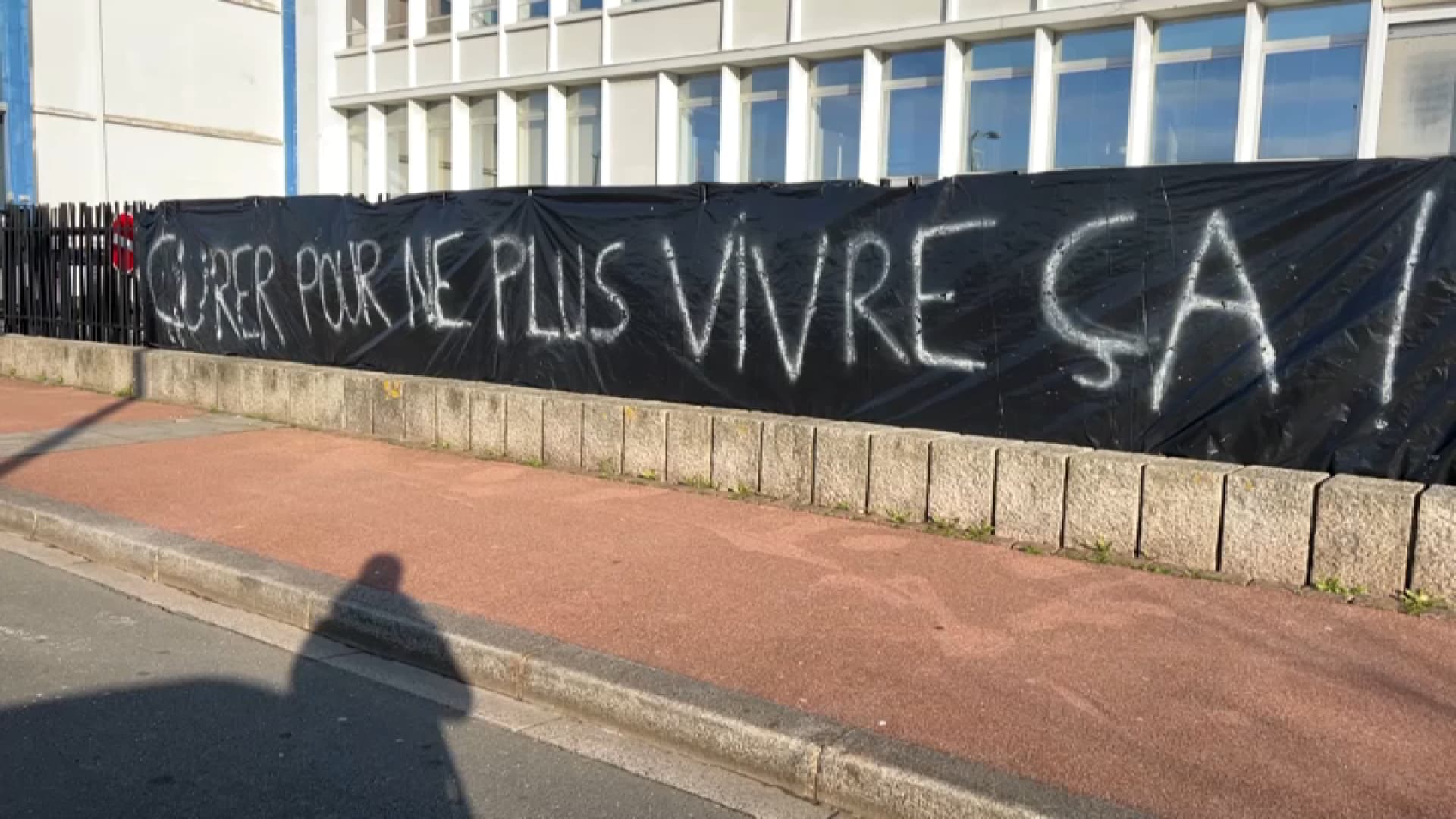 "Curer pour ne plus vivre ça": une centaine d'agriculteurs ont manifesté lundi 8 janvier dans le Pas-de-Calais pour réclamer un curage des fleuves.