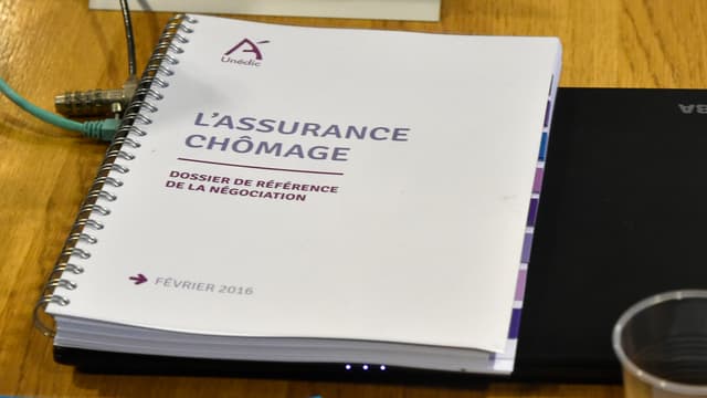 Le gouvernement devrait reprendre les choses en main et légiférer par décret.