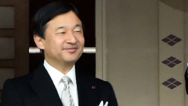 L'empereur Akihito du Japon (à droite) salue des sympathisants aux côtés du prince héritier Naruhito (à gauche), lors des salutations du nouvel an à Tokyo, le 2 janvier 2015.