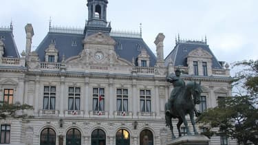 Dans son rapport annuel sur les finances des collectivités territoriales, la Cour des comptes dénonce de "coûteux" avantages accordés aux agents territoriaux.