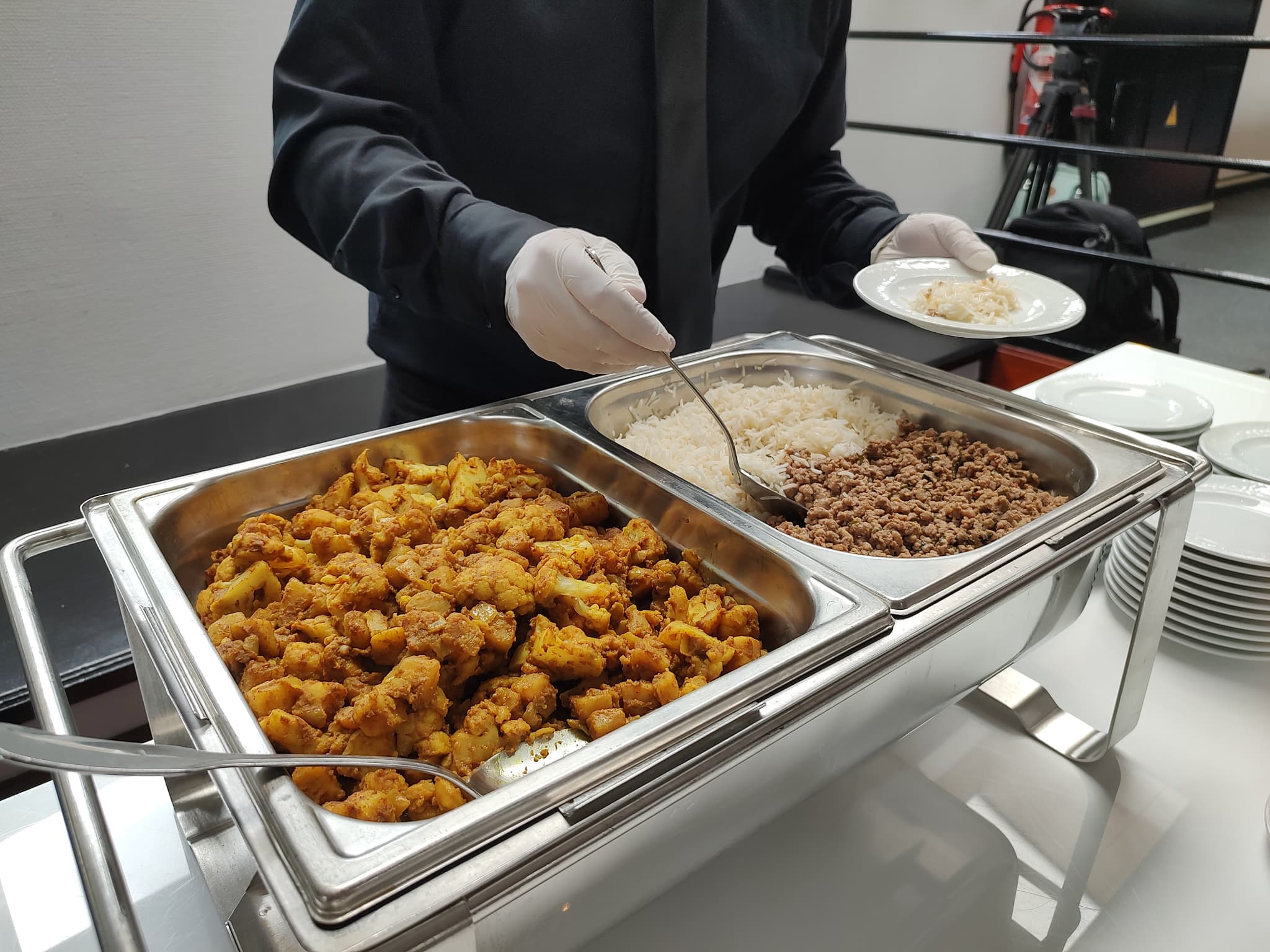 "Porc haché au basilic thaï" et "choux-fleurs et pommes de terre au curcuma", deux plats qui seront servis par Sodexo dans le village olympique.