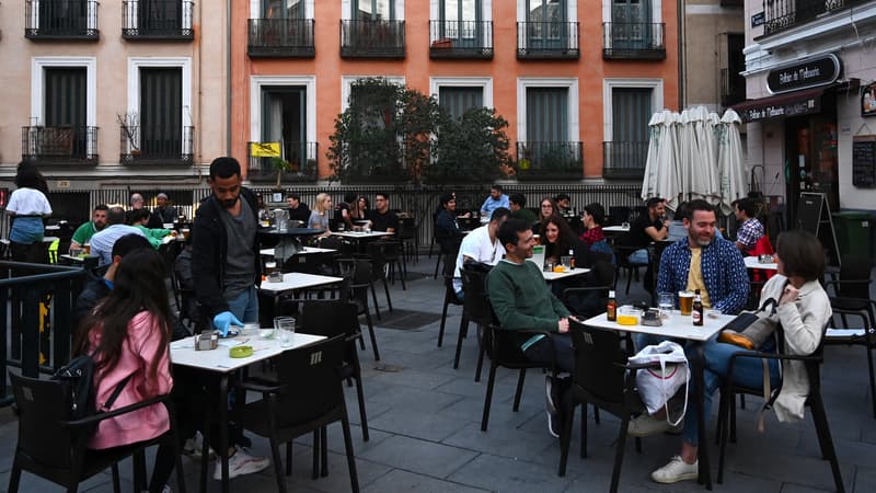 Terrasse de restaurant à Madrid (illustration)