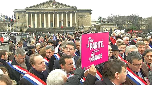 Alors que la manifestation de dimanche approche, l'UMP apparaît très divisée sur sa participation au cortège.