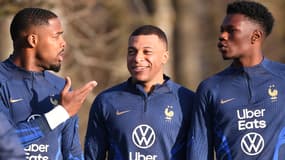 Aurelien TCHOUAMENI, Mike MAIGNAN et Kylian MBAPPE