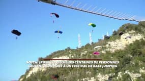 En Russie, des centaines de basejumpers sautent d'un pont