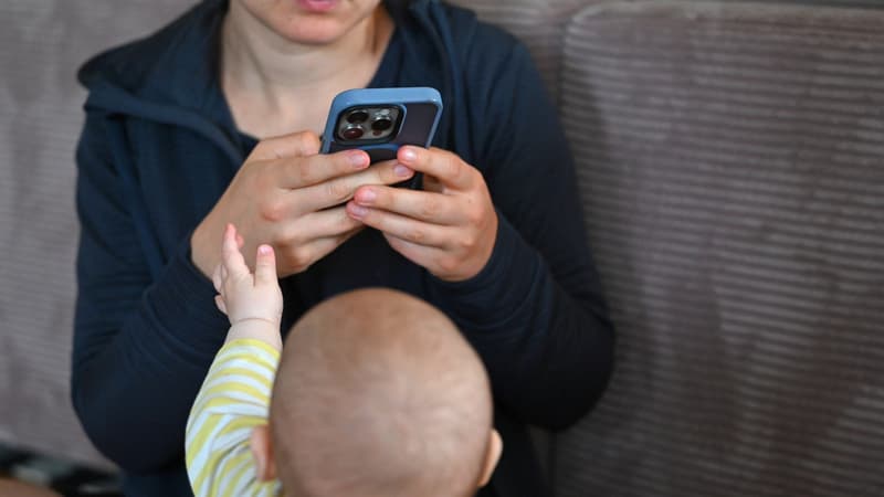 Un écran qui appauvrit l'échange: qu'est-ce que la "technoférence", ce phénomène qui touche un parent d'enfant sur deux?