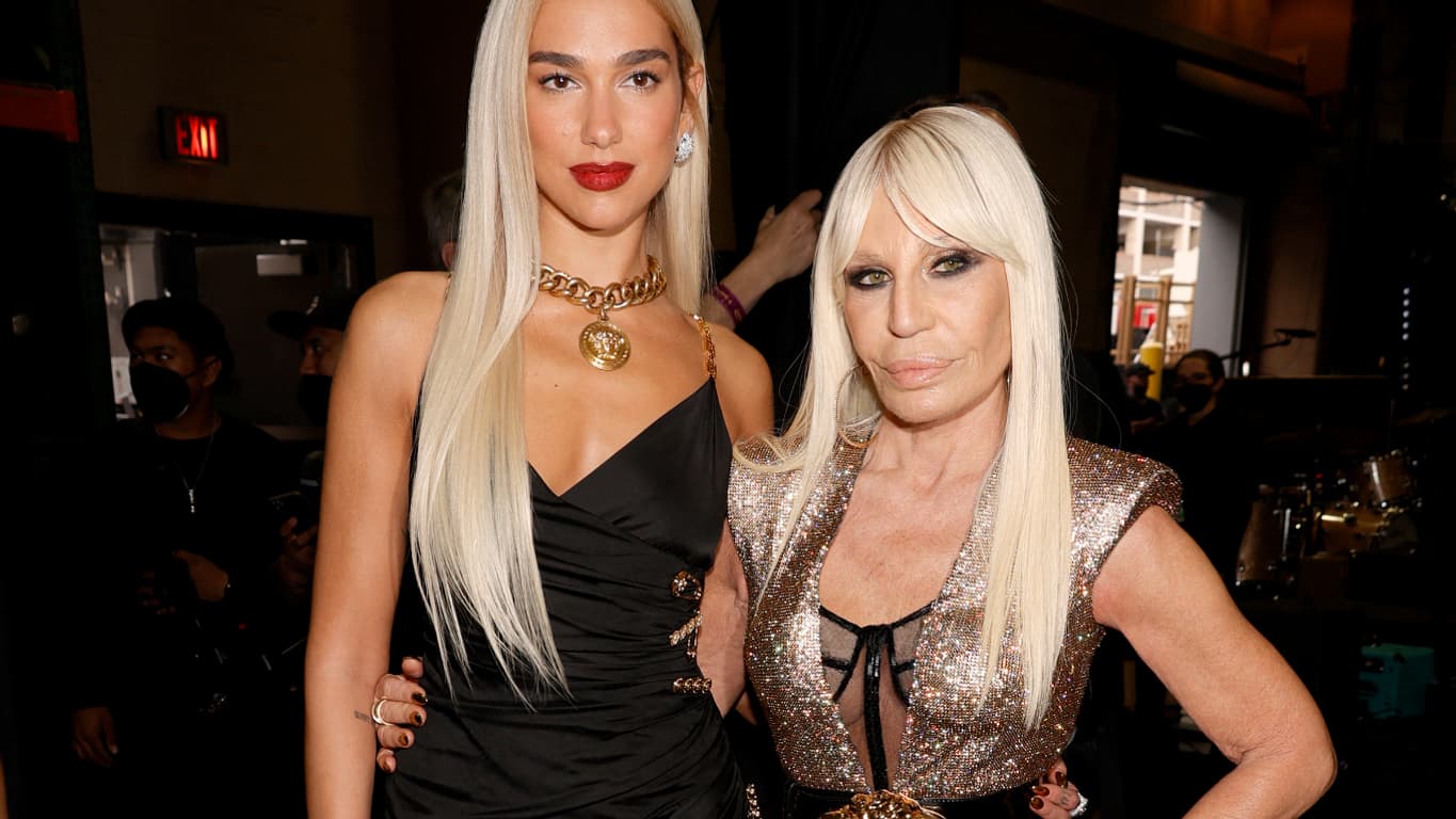 Dua Lipa et Donatella Versace. Dua Lipa et Donatella Versace.