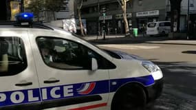 Une voiture de police dans le 19e arrondissement de Paris