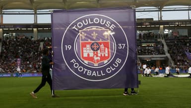 Le logo du club de Toulouse lors d'un match de Ligue 1
