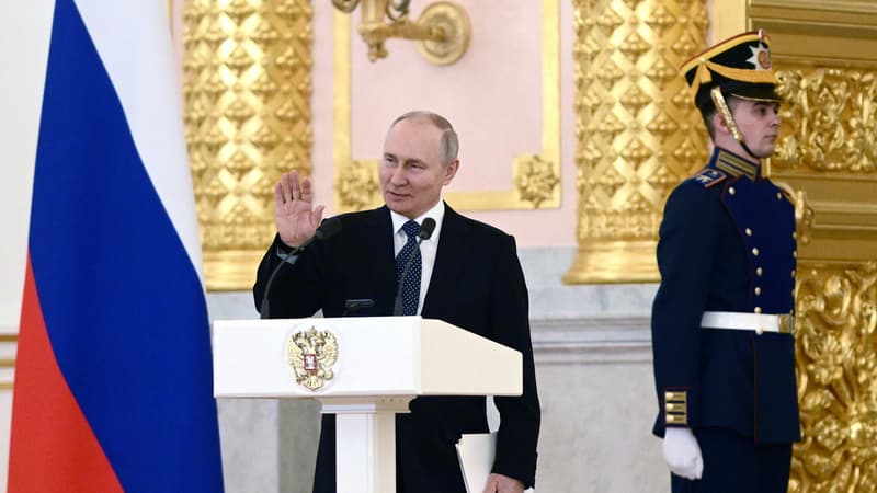Malaise après un discours de Vladimir Poutine, qui attend des applaudissements qui ne viennent pas