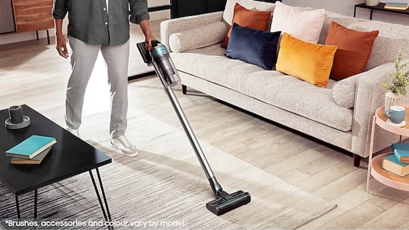 Cet aspirateur-balai est signé Samsung et il rivalise le célèbre Dyson que tout le monde connaît