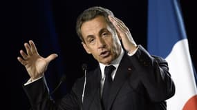Nicolas Sarkozy s'exprime devant les militants UMP, ce vendredi soir à Paris.