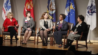 En 2014, en moyenne, les femmes aux Etats-Unis ont gagné 79% du salaire des hommes, selon une étude annuelle du Census bureau (recensement américain) parue en septembre 2015, soit un écart de 21%.