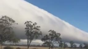 Un nuage rare a traversé la ville de Goondiwindi en Australie le 4 juillet 2017.