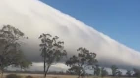 Un nuage rare a traversé la ville de Goondiwindi en Australie le 4 juillet 2017.