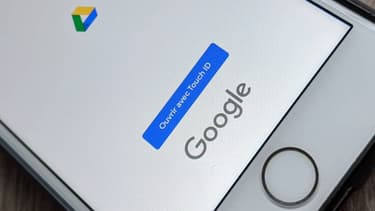 Un smartphone équipé des services Google