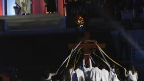 Le pape François a présidé vendredi soir le traditionnel chemin de croix des Journées mondiales de la jeunesse (JMJ) sur la plage de Copacabana, au cinquième jour de sa visite au Brésil, en exhortant les jeunes à changer un monde injuste. Dans son discour