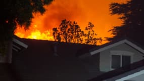 Incendie dans le quartier de Porter Ranch à Los Angeles, aux Etats-Unis, le 11 octobre 2019