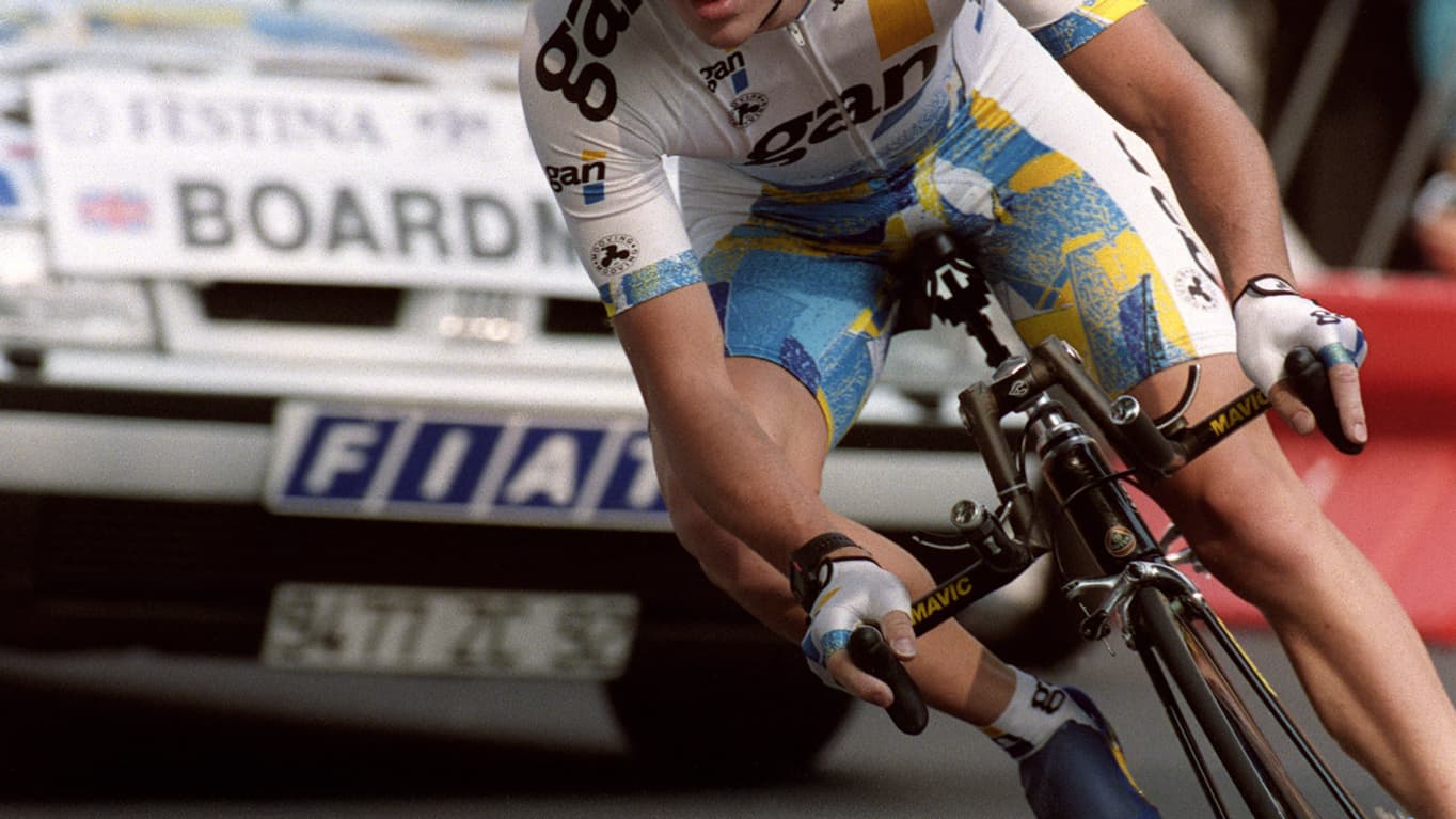 Le Britannique Christophe Boardman remporte la course du contre-la-montre du prologue du Tour de France 1994, le 2 juillet à Lille et s'empare du maillot jaune Le Britannique Christophe Boardman remporte la course du contre-la-montre du prologue du Tour de France 1994, le 2 juillet à Lille et s'empare du maillot jaune