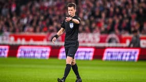 L'arbitre Benoît Bastien lors du match Lille-Monaco (2-1, L1), le 22 février 2025