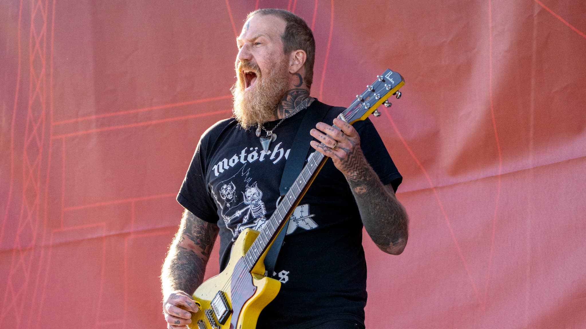 "UN ACCIDENT TRAGIQUE": LE GUITARISTE DE HEAVY METAL BRENT HINDS SE TUE À MOTO À 51 ANS