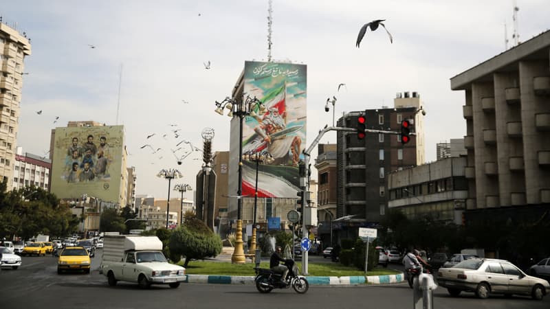La vie continue dans les rues de Téhéran, alors qu'Israël a annoncé le lancement de "frappes de précision" sur des cibles militaires en Iran, le 26 octobre 2024.
