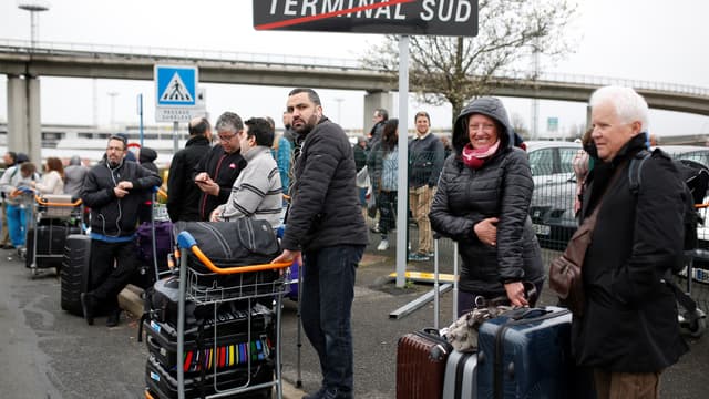 Homme abattu à Orly: pagaille dans le ciel