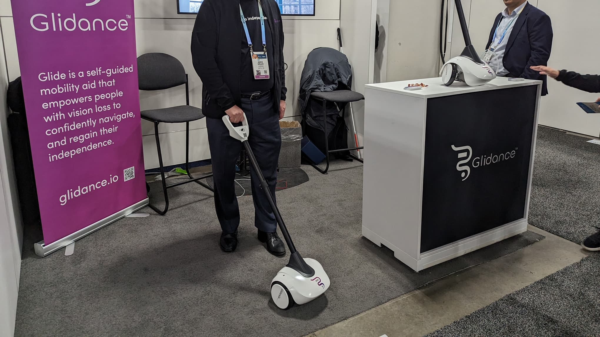 Le robot Glide a été présenté au CES de Las Vegas 2024. Le robot Glide a été présenté au CES de Las Vegas 2024.