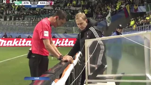 Selon la FIFA, Viktor Kassai a pris la bonne décision en accordant un penalty aux Japonais du Kashima Antlers.