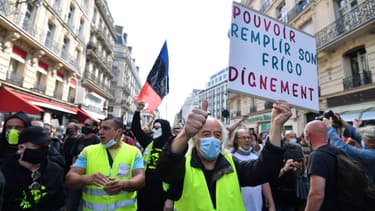 Quelques centaines de manifestants se sont réunis à Paris.